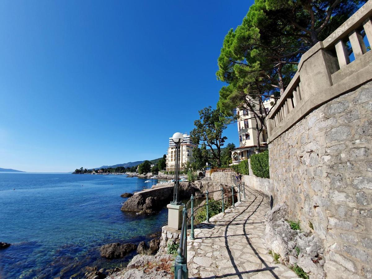 Apartment M - Seaview With Sunny Terrace
